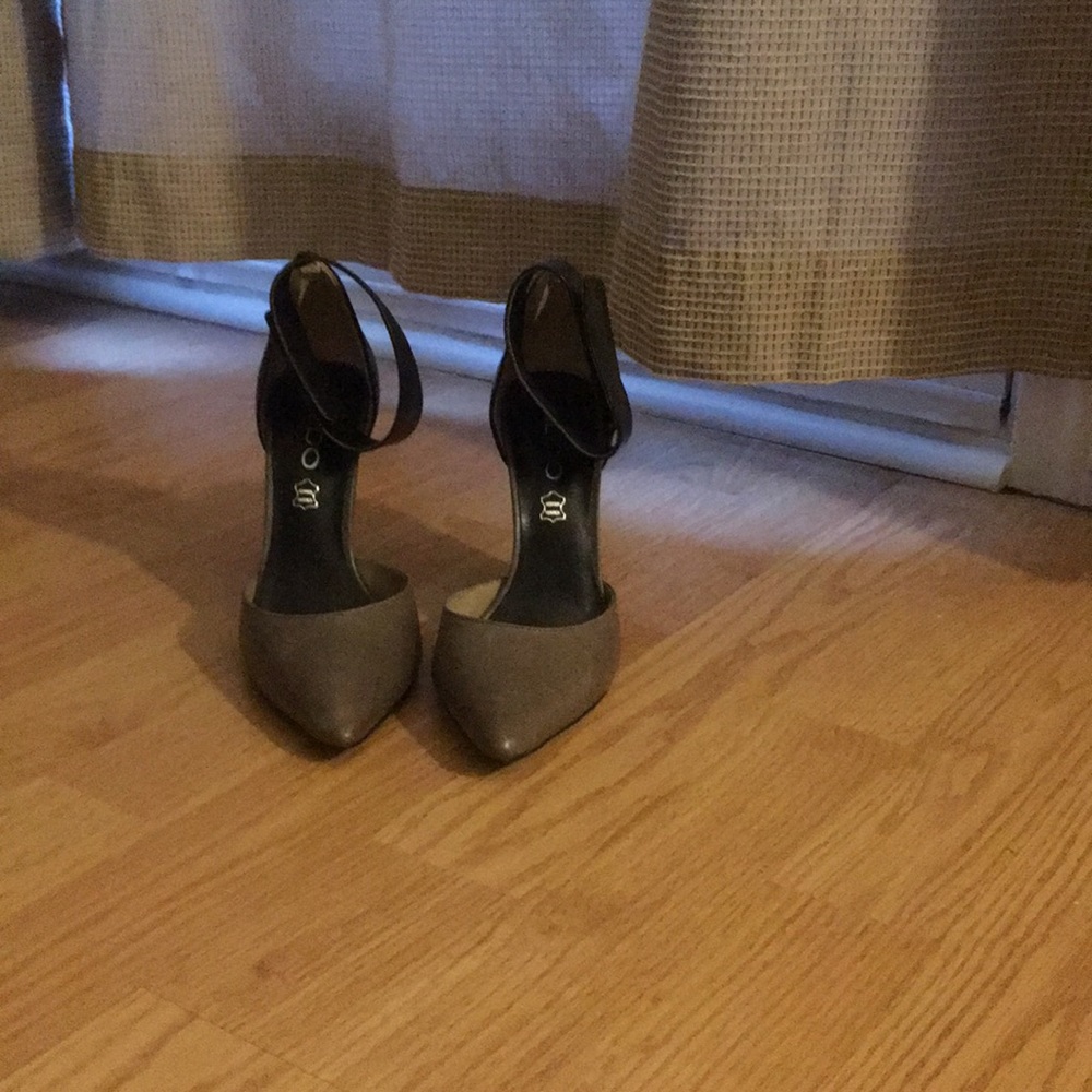 Aldo Ankle strap black and dark gray pumps